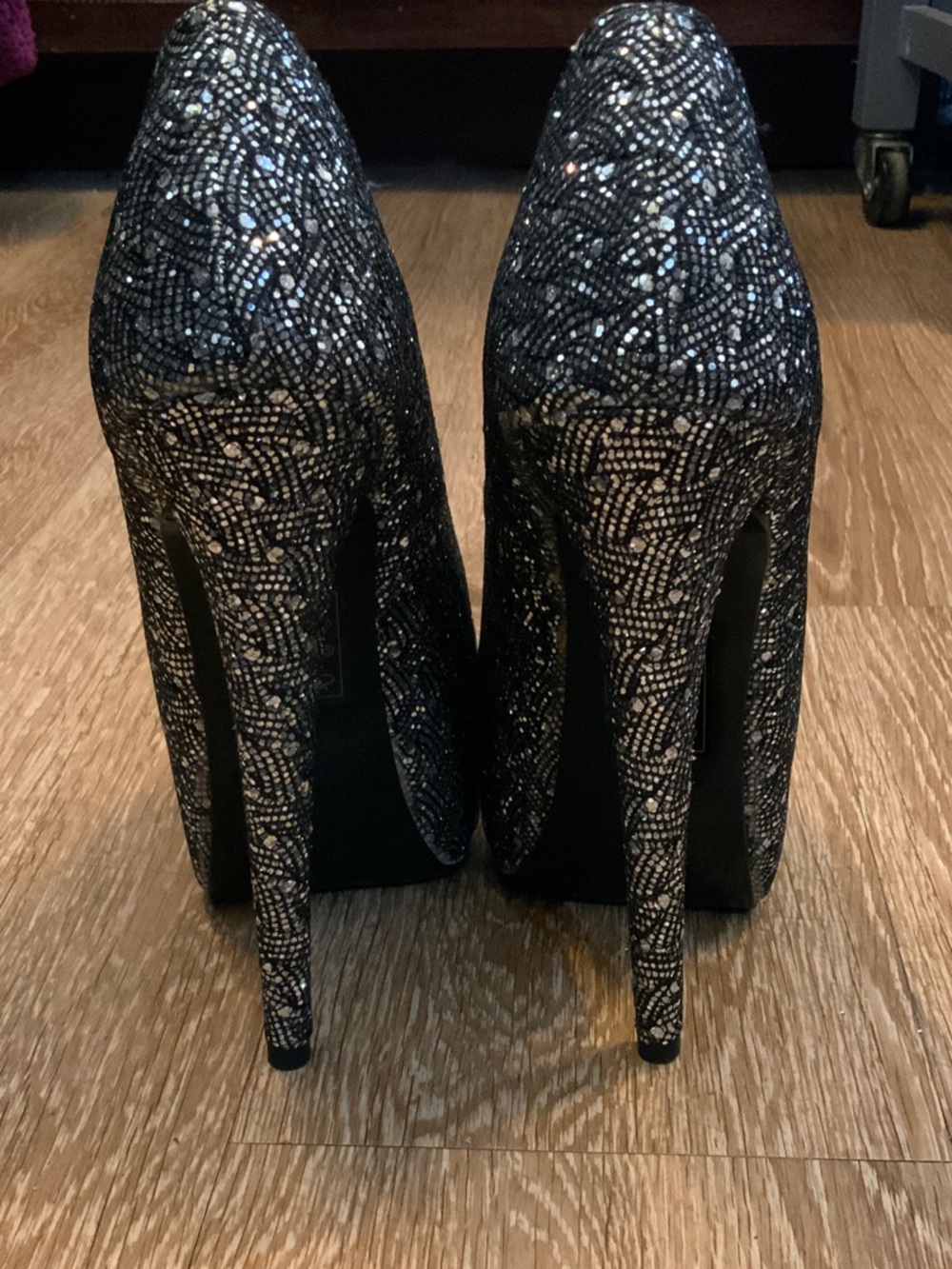 Shoe Dazzle Gunmetal Glitter Platform Stiletto Pumps - Picture 5 of 6